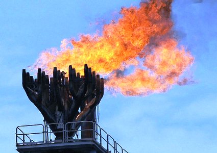 Картинка За сжигание попутного нефтяного газа производства заплатят около 2 млрд рублей